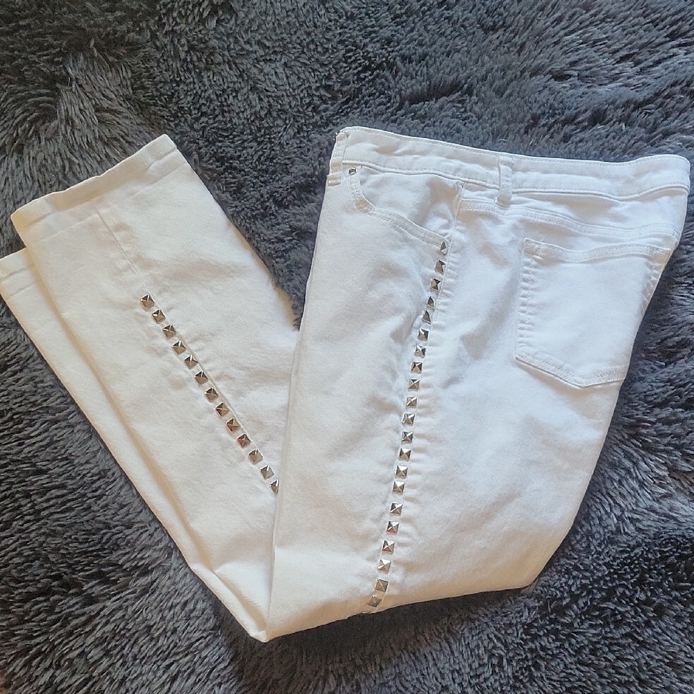 🦜Jennifer Lopez White Boyfriend Jeans with Stud Accents